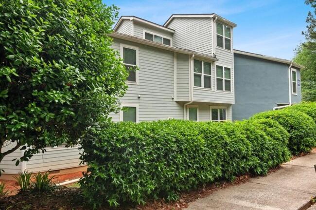 Luxury & Convenience In South End Apartment