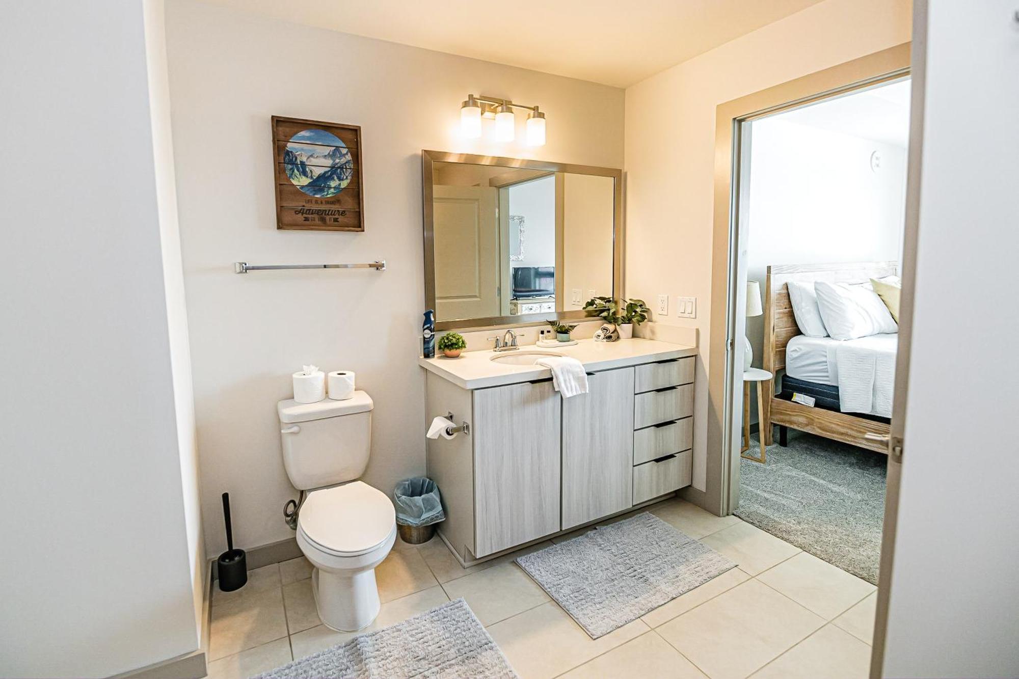 Uptown Fully Furnished 2br Apts Apartment *