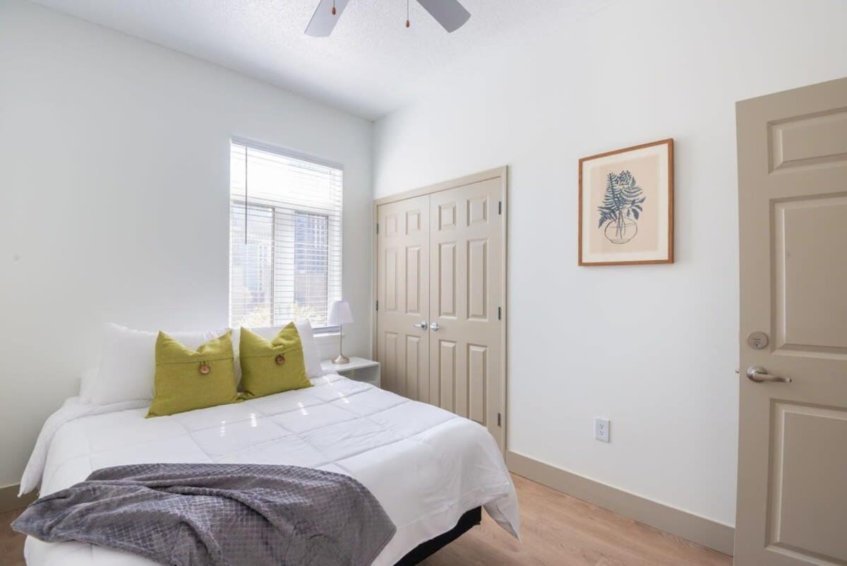 3br Premium Downtown With Office & Gym