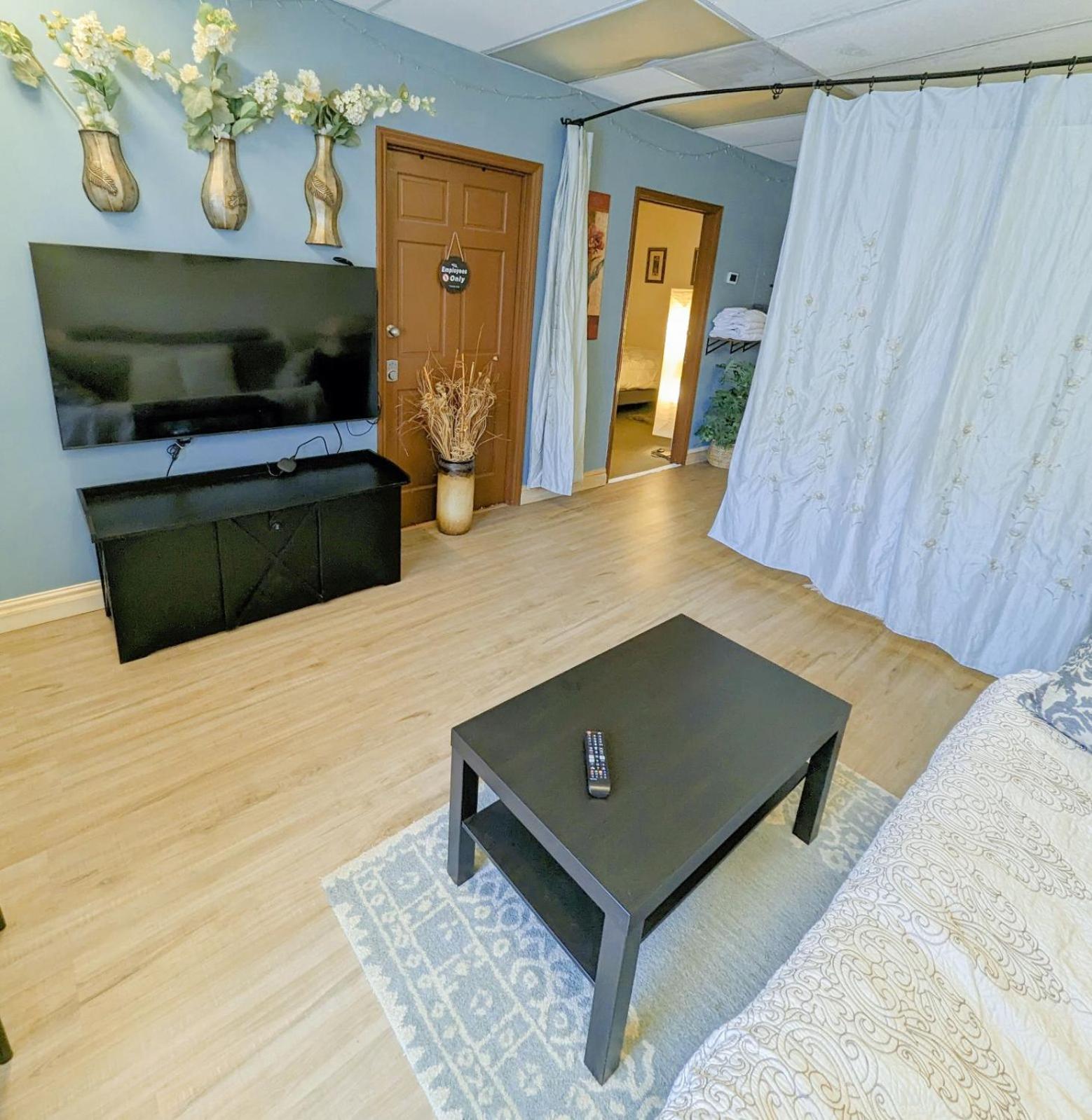 Aparthotel Uptown Area, Cozy King Suite, Quiet And Private, Free Parking, Walk To Restaurants