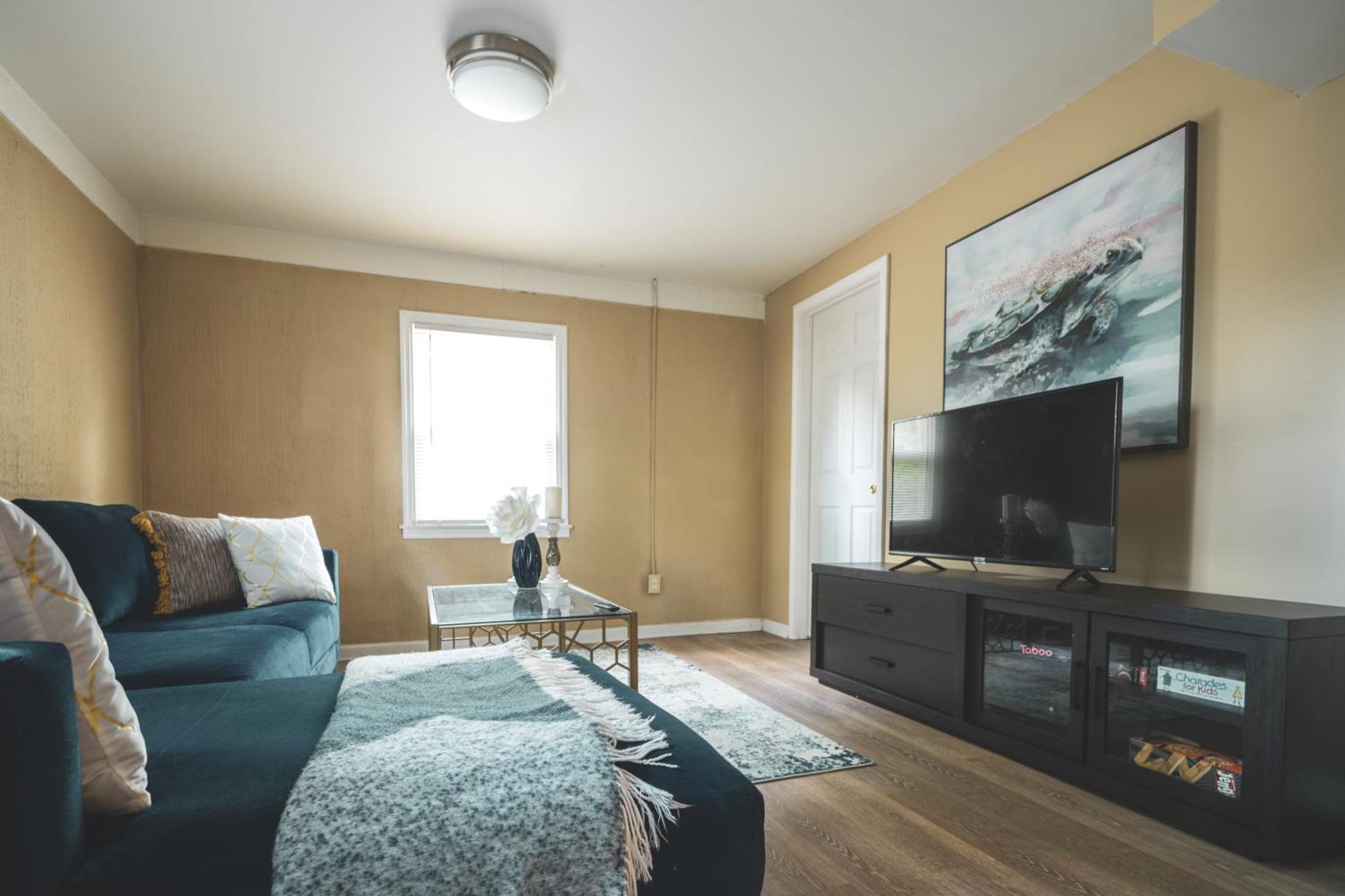 Spacious With Pet-friendly Yard Charlotte