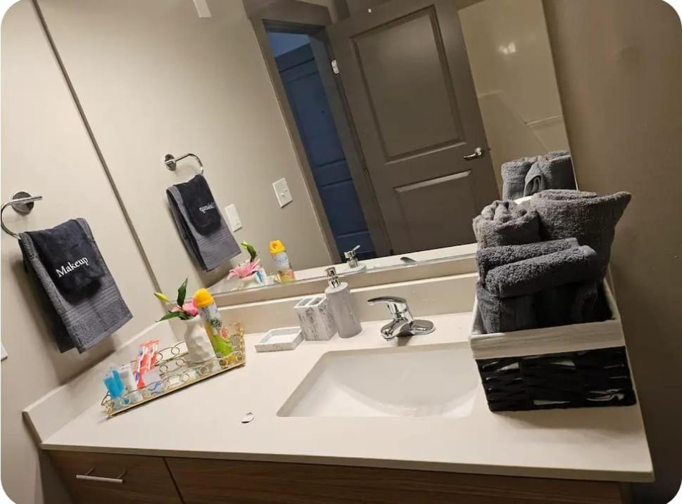 Uptown And Adventures With Pool, Bars & Shops Apartment *