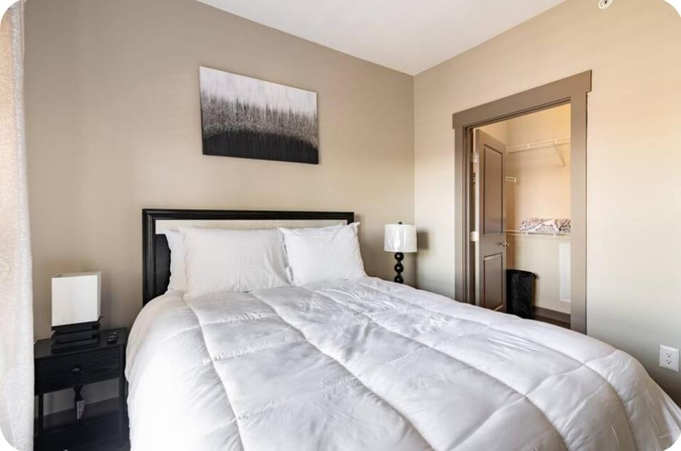 Apartment Uptown And Adventures With Pool, Bars & Shops *