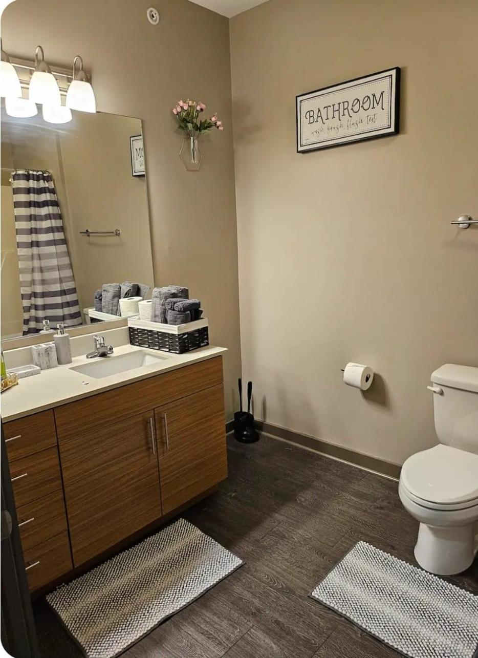 Uptown And Adventures With Pool, Bars & Shops