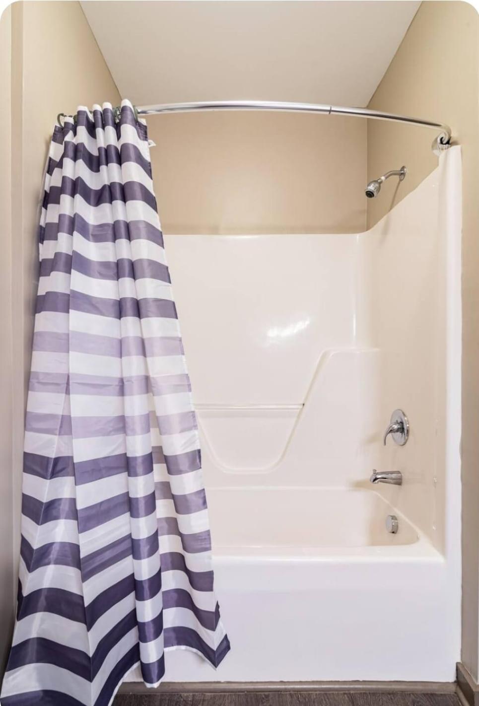 Apartment Uptown And Adventures With Pool, Bars & Shops *