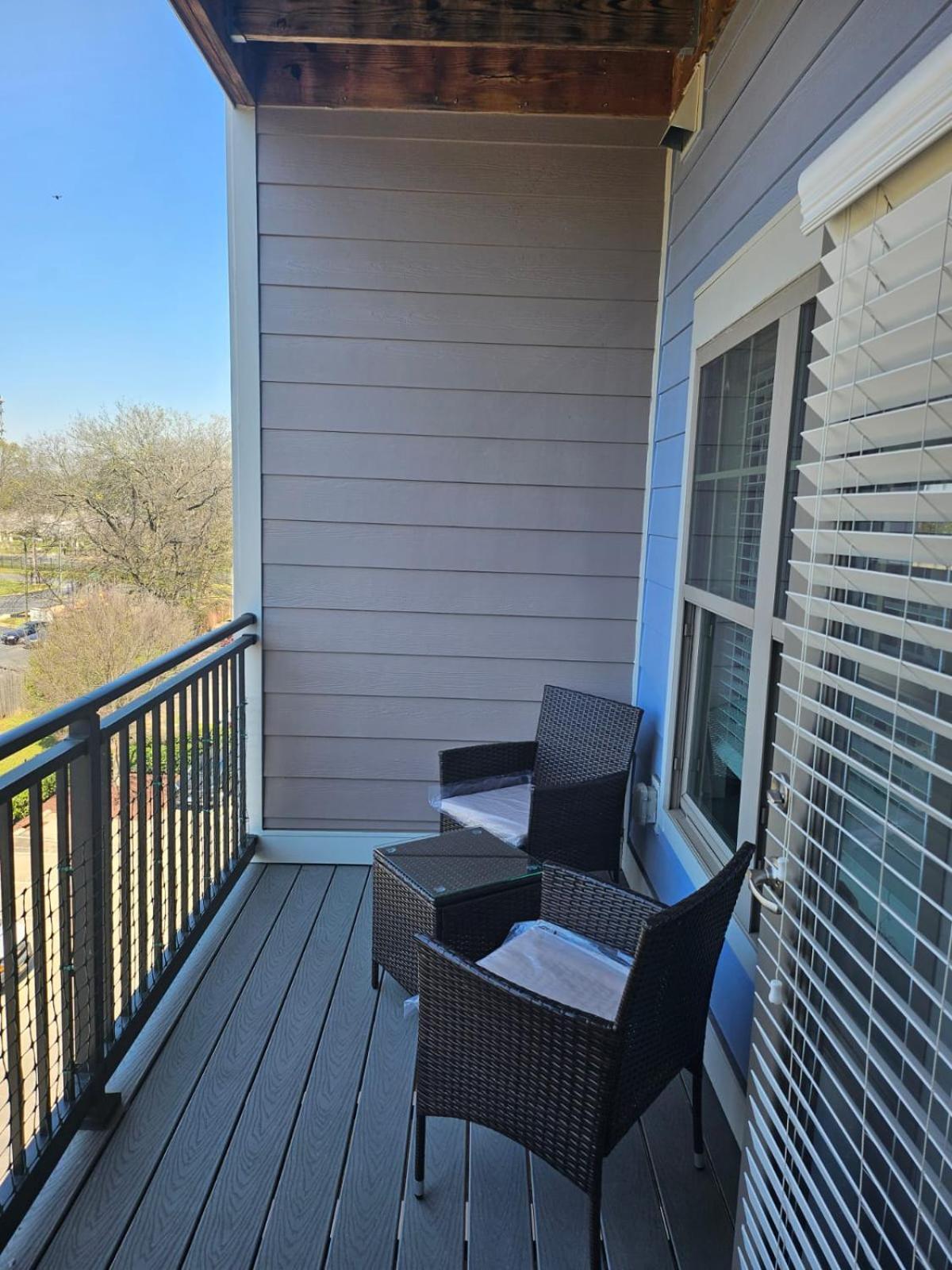 Apartment Uptown And Adventures With Pool, Bars & Shops *