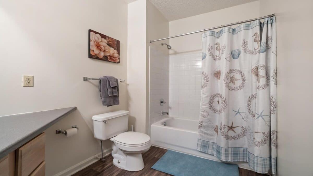 Cozy 1-br With A Seasonal Pool Apartment *