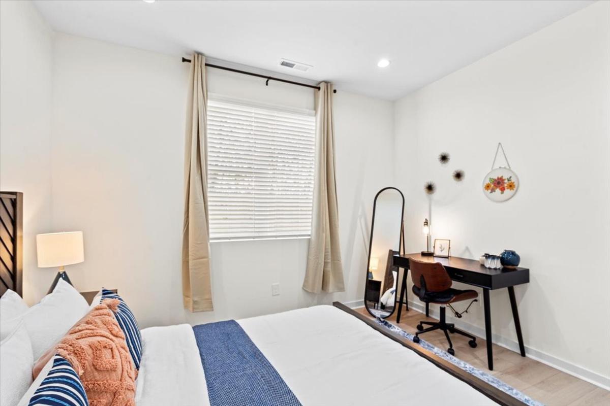 2 Unit Modern Close To Uptown Apartment