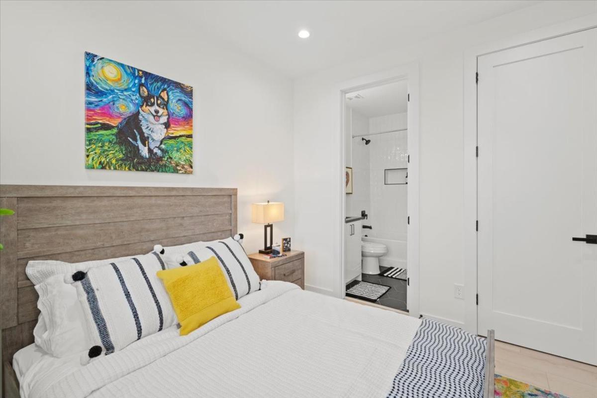 2 Unit Modern Close To Uptown Apartment *