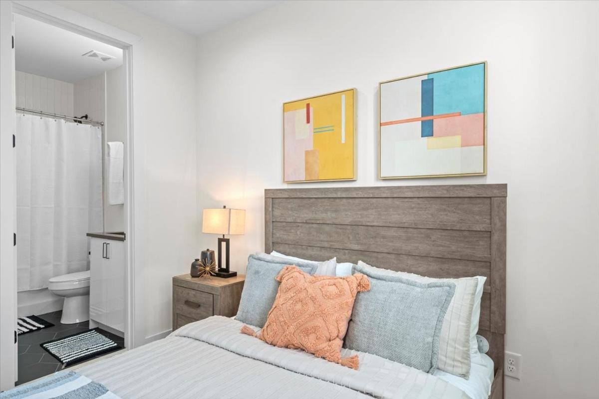 2 Unit Modern Close To Uptown Apartment *