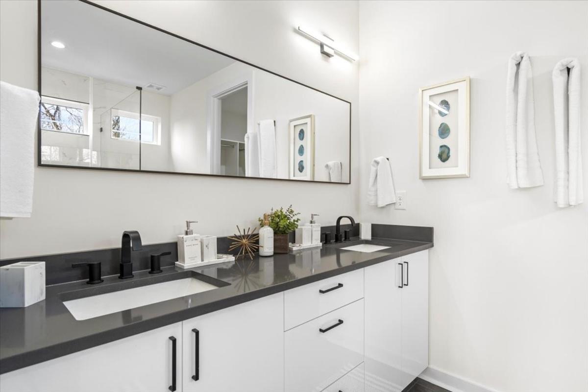 Apartment 2 Unit Modern Close To Uptown *