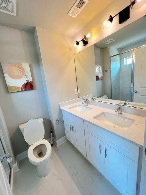 Brand New Build 10 Min- Uptown Holiday home Charlotte