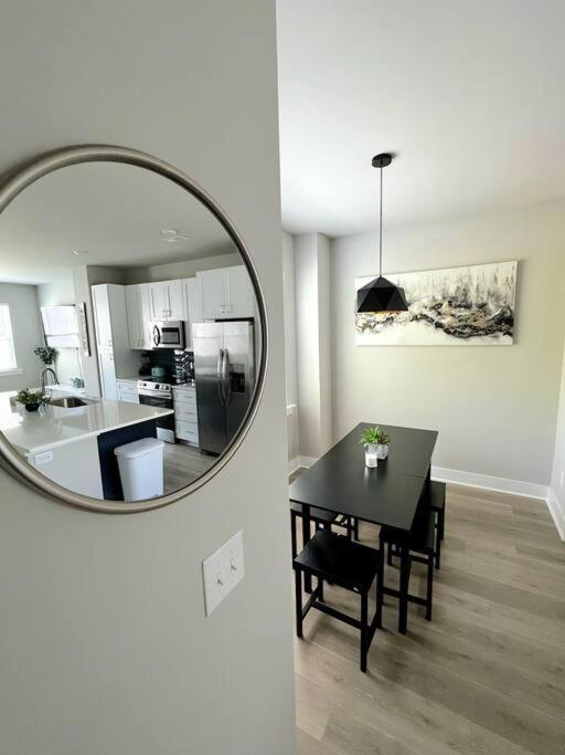 Brand New Build 10 Min- Uptown Holiday home