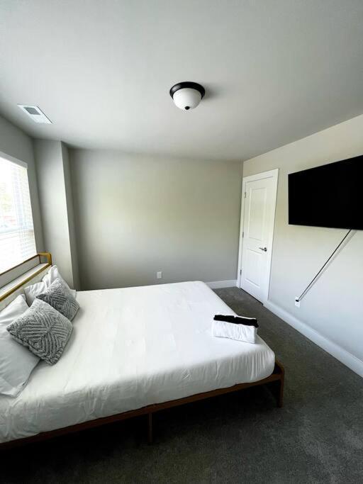 Brand New Build 10 Min- Uptown