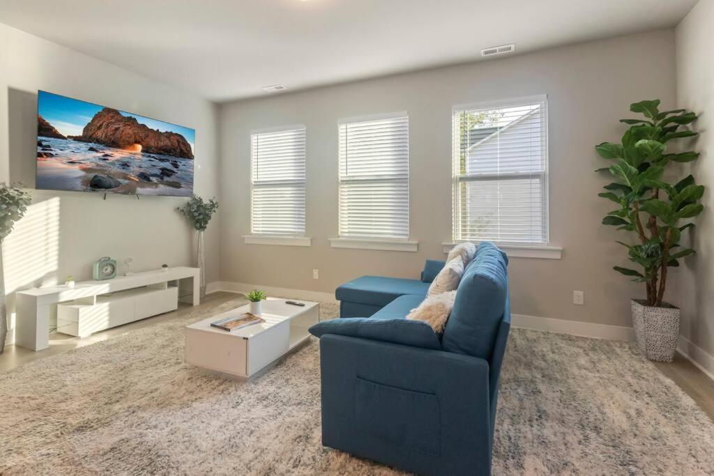 Brand New Build 10 Min- Uptown *