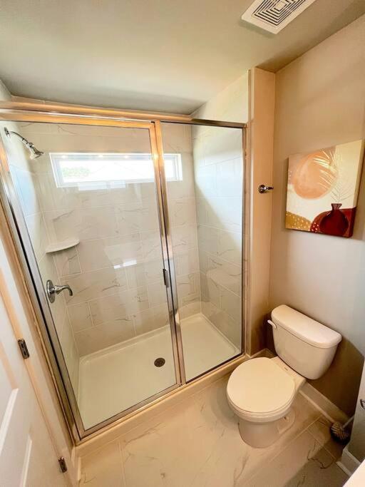 Brand New Build 10 Min- Uptown Holiday home Charlotte