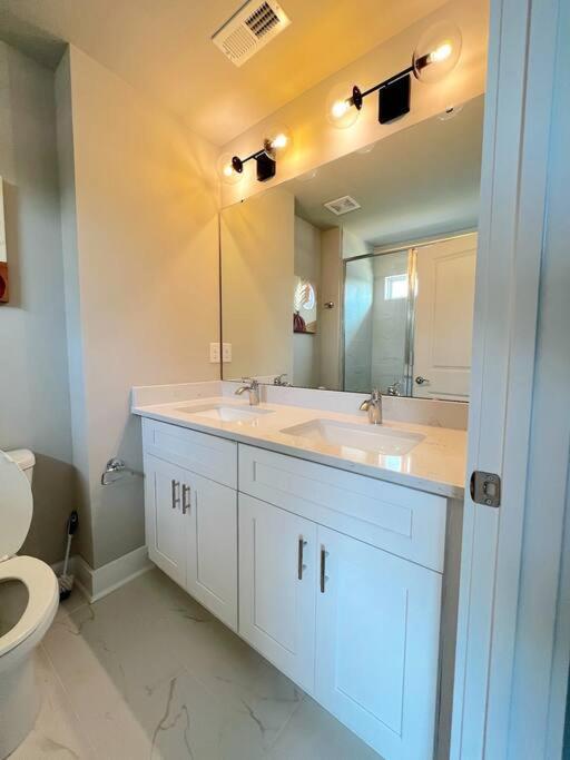 Brand New Build 10 Min- Uptown * Charlotte