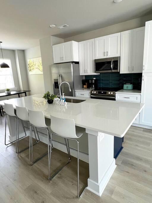 Brand New Build 10 Min- Uptown