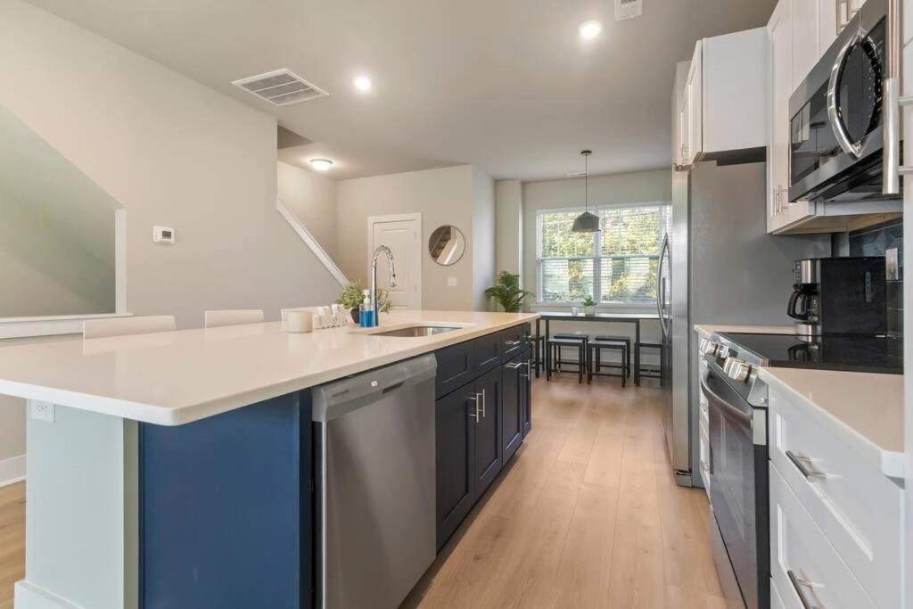 Brand New Build 10 Min- Uptown Holiday home *