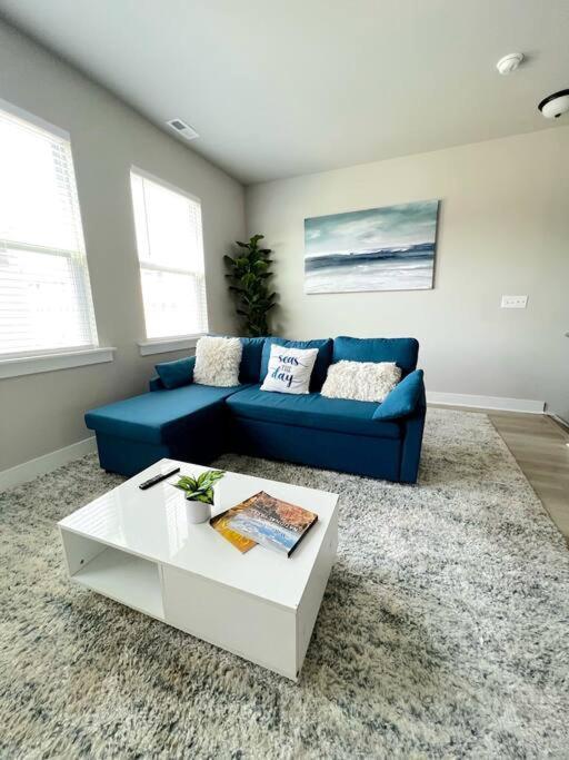 Brand New Build 10 Min- Uptown Holiday home *