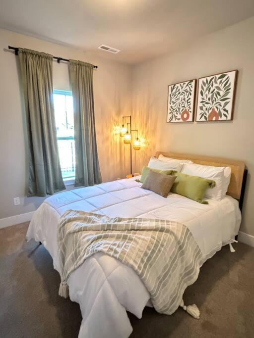 Modern Chic In Trendy Noda Midwood Districts