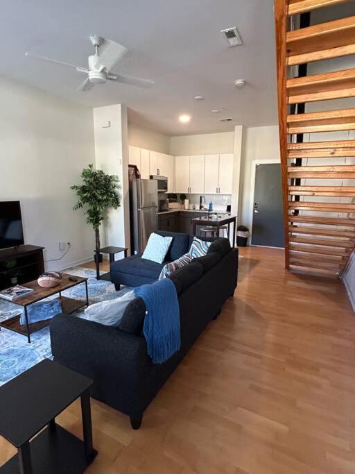 1 Bedroom Townhouse In Uptown