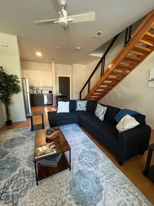 Apartment 1 Bedroom Townhouse In Uptown