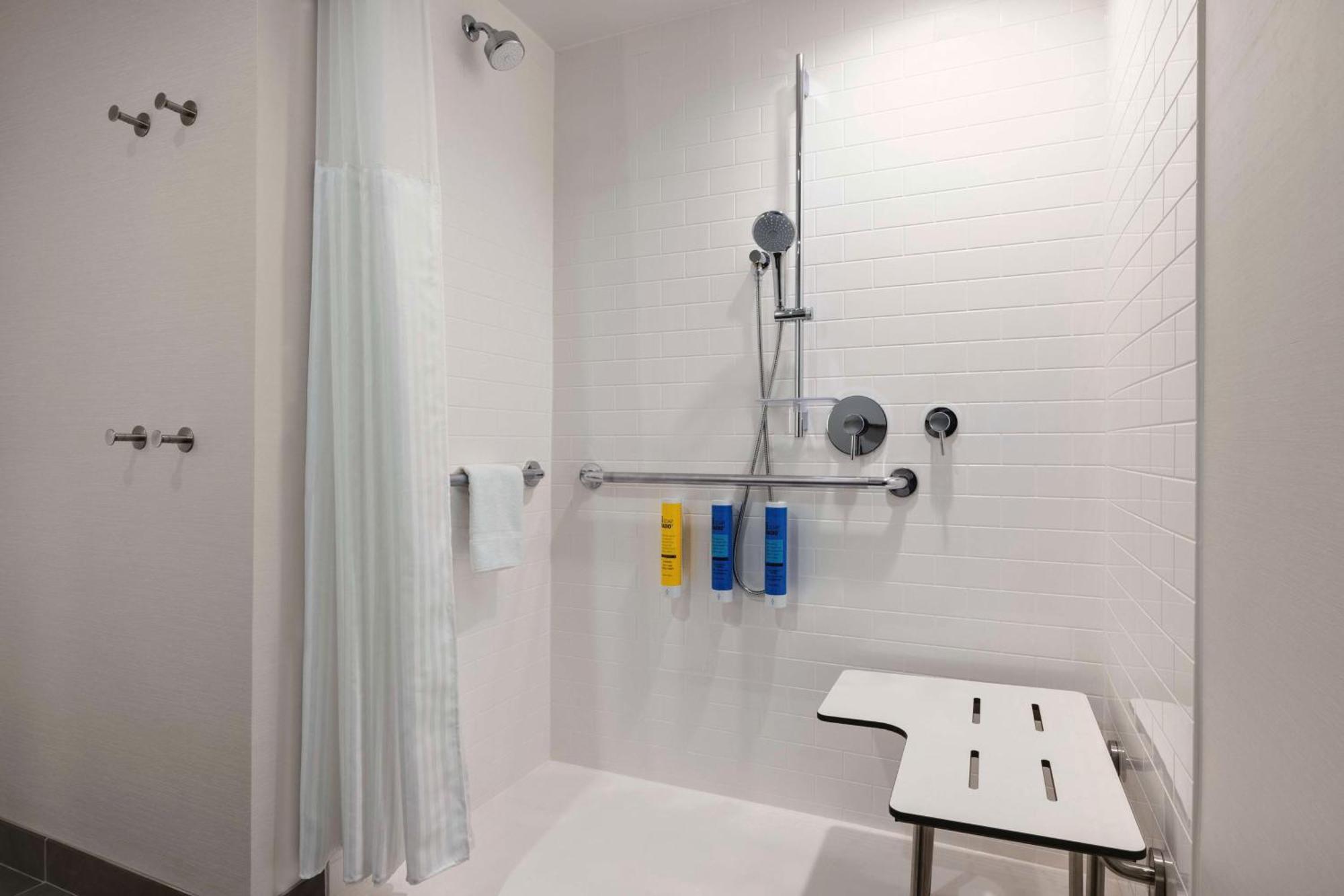 Tru By Hilton Tyvola I-77 Hotel 3*