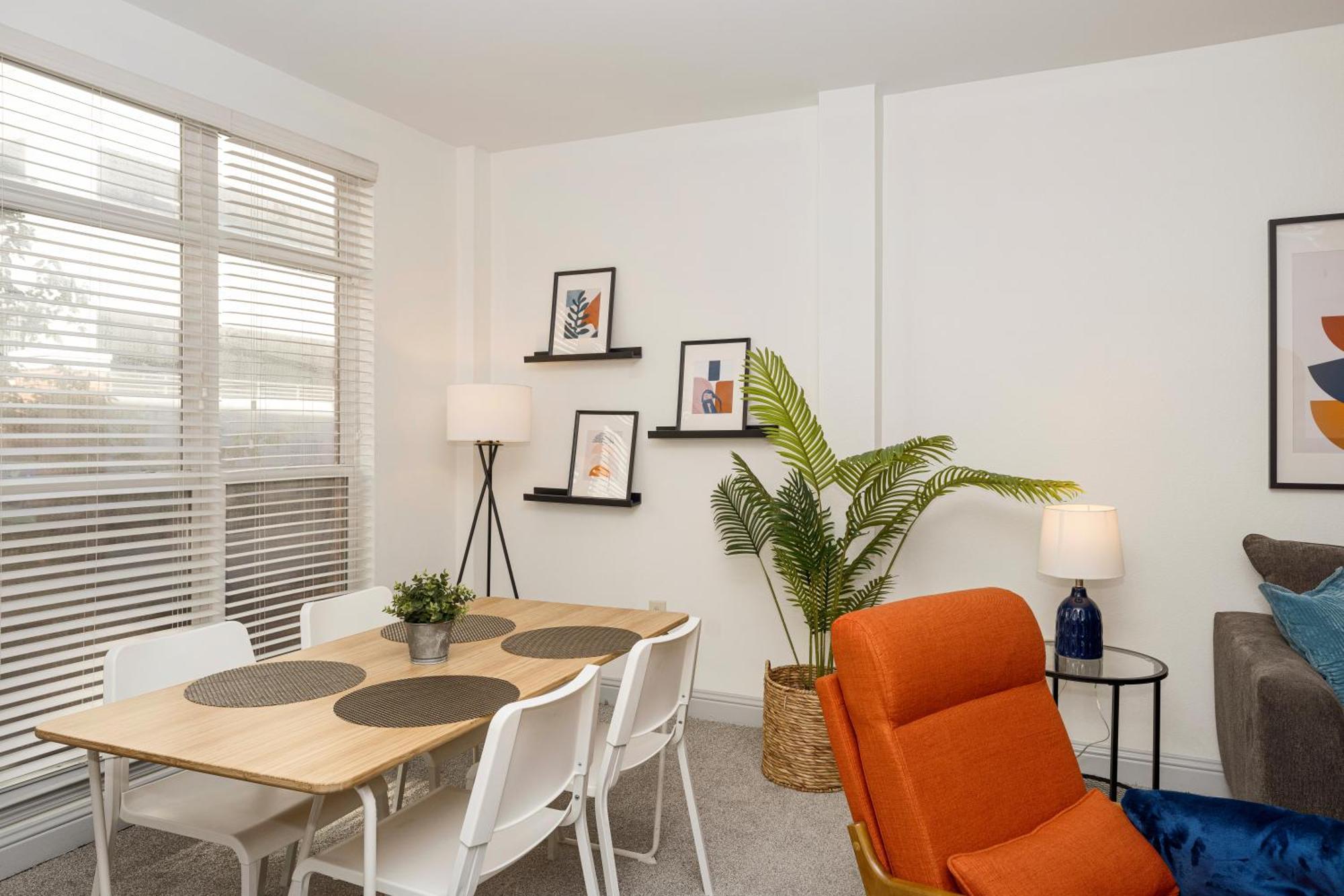 League Flats South End On South College Street *