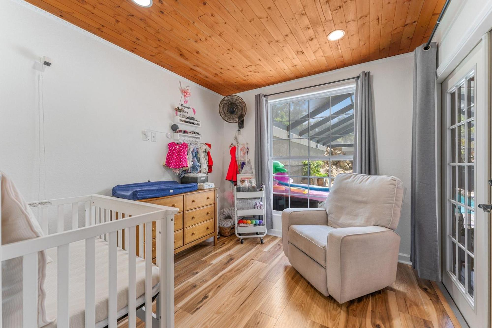 Apartment 2 Bed Sleeps 4 With Free Parking *