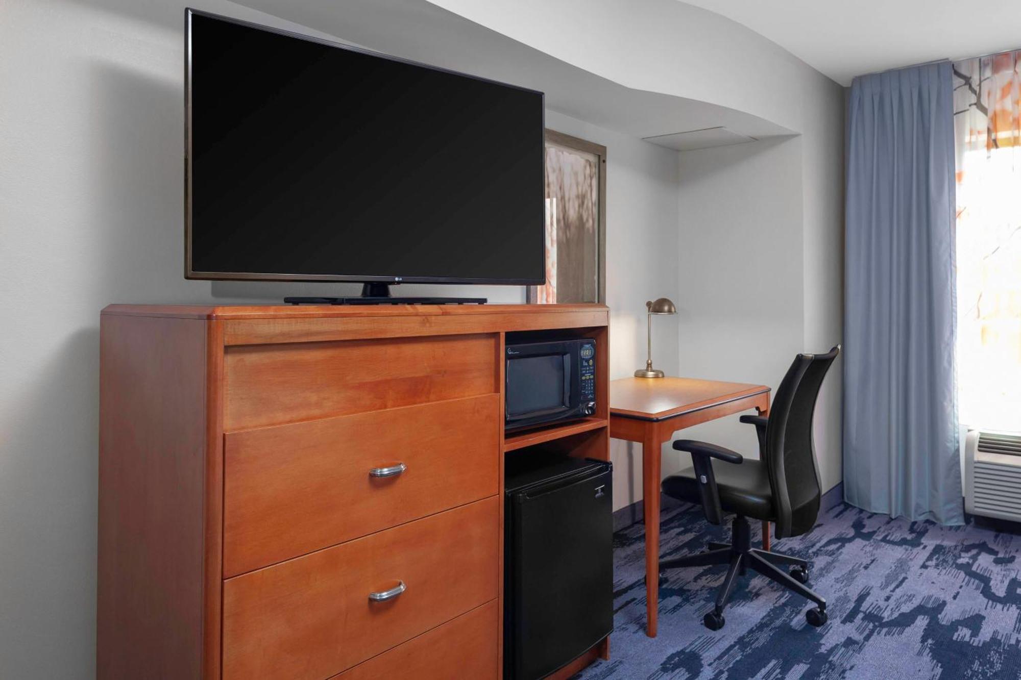 Hotel Fairfield & By Marriott Matthews 3*