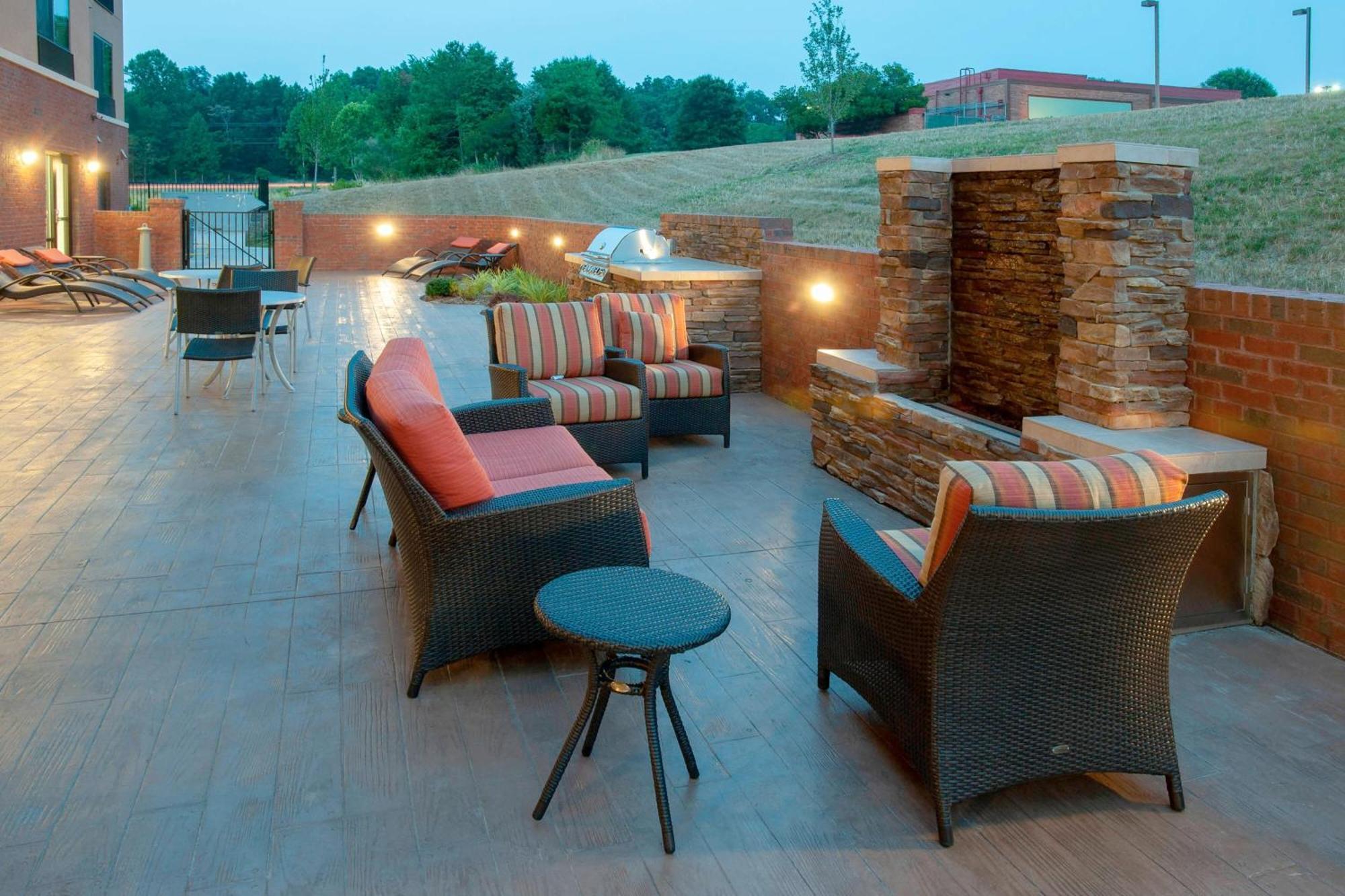 Fairfield & By Marriott Matthews