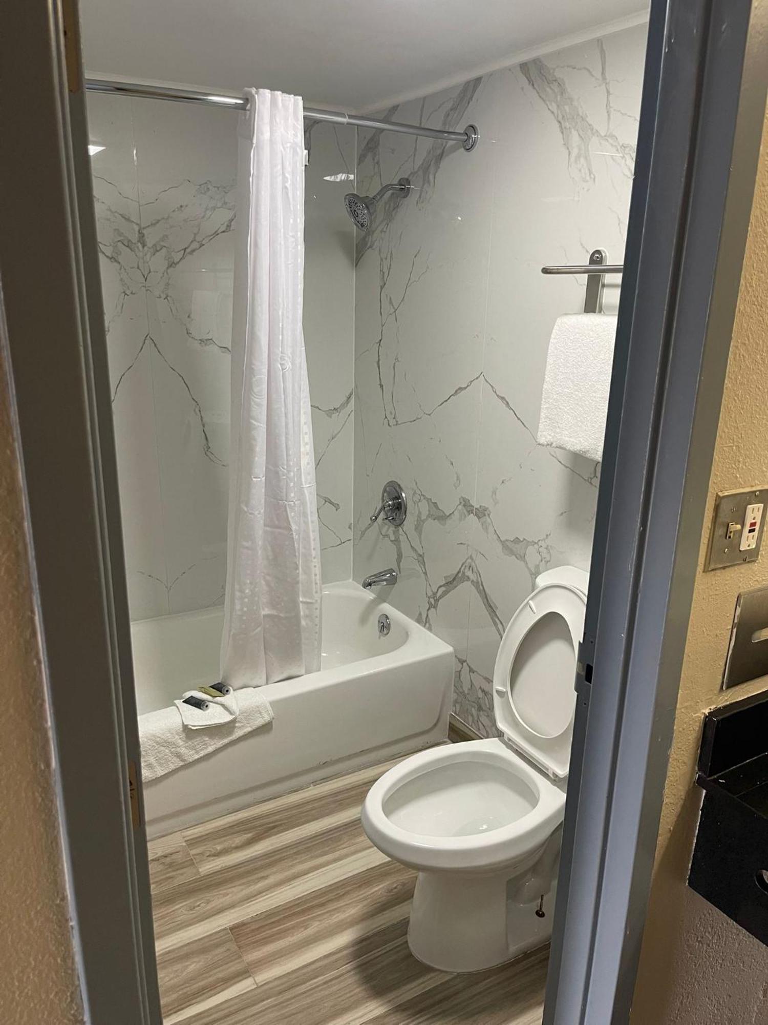 Hotel Brookwood - Extended Charlotte