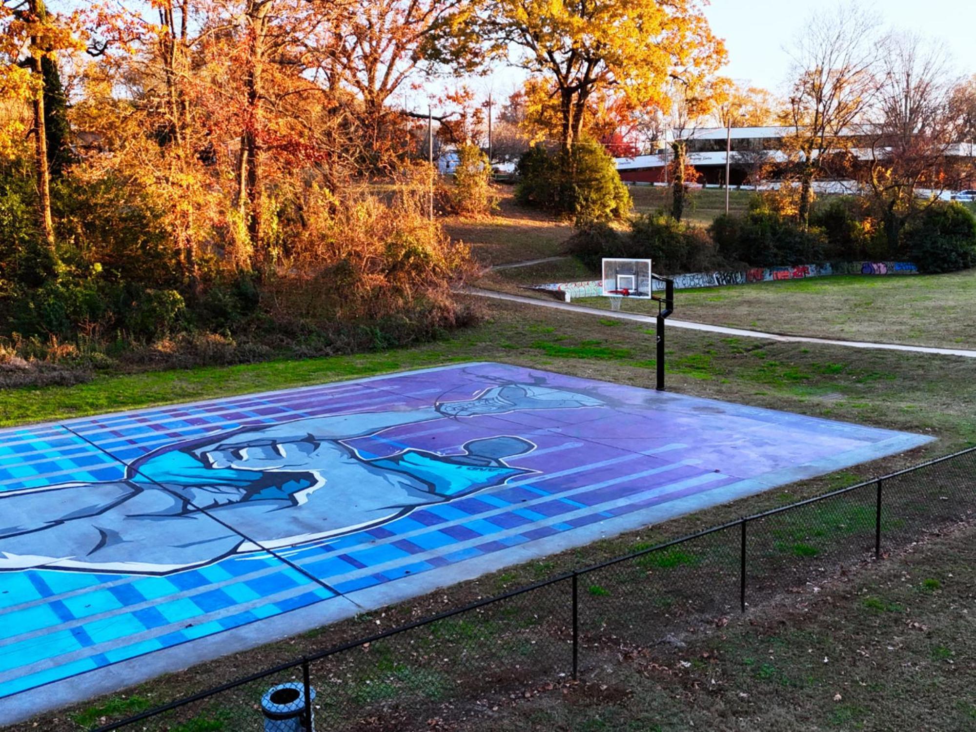 Venetian Beds, Outdoor Barrel Sauna, Hot Tub, Cold Plunge Apartment *