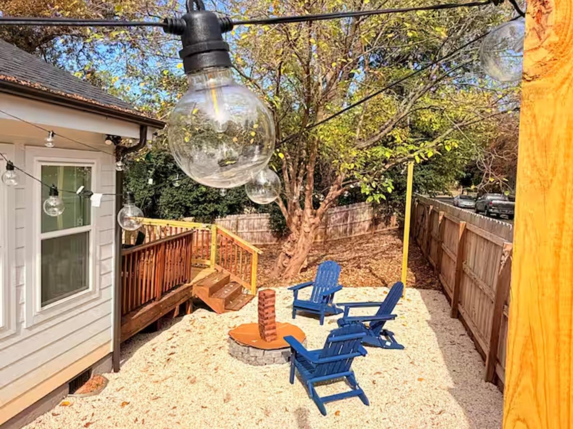 Venetian Beds, Outdoor Barrel Sauna, Hot Tub, Cold Plunge *