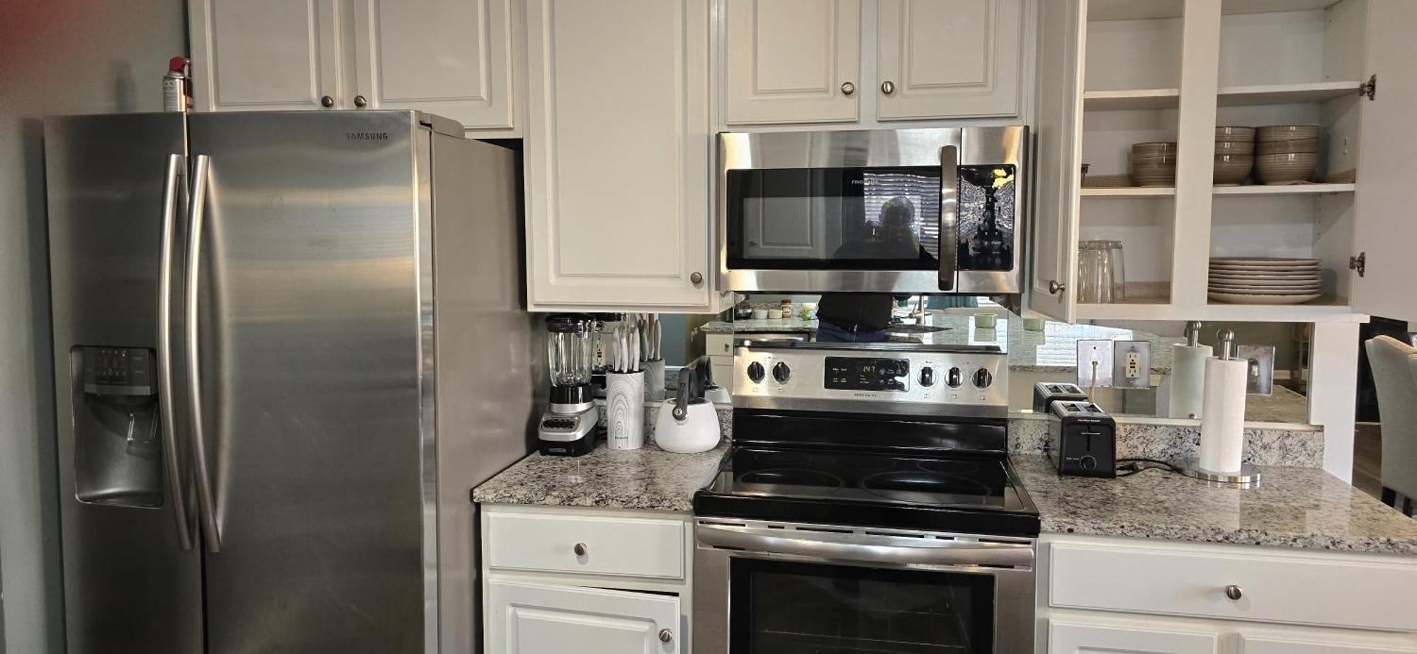 Close To Uptown & Airport
