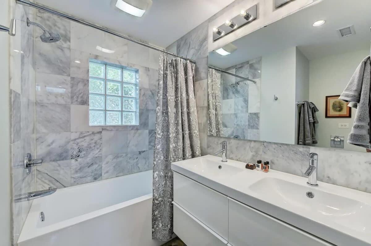 Relax And Recharge In Myers Park *