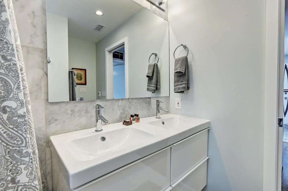 Relax And Recharge In Myers Park *