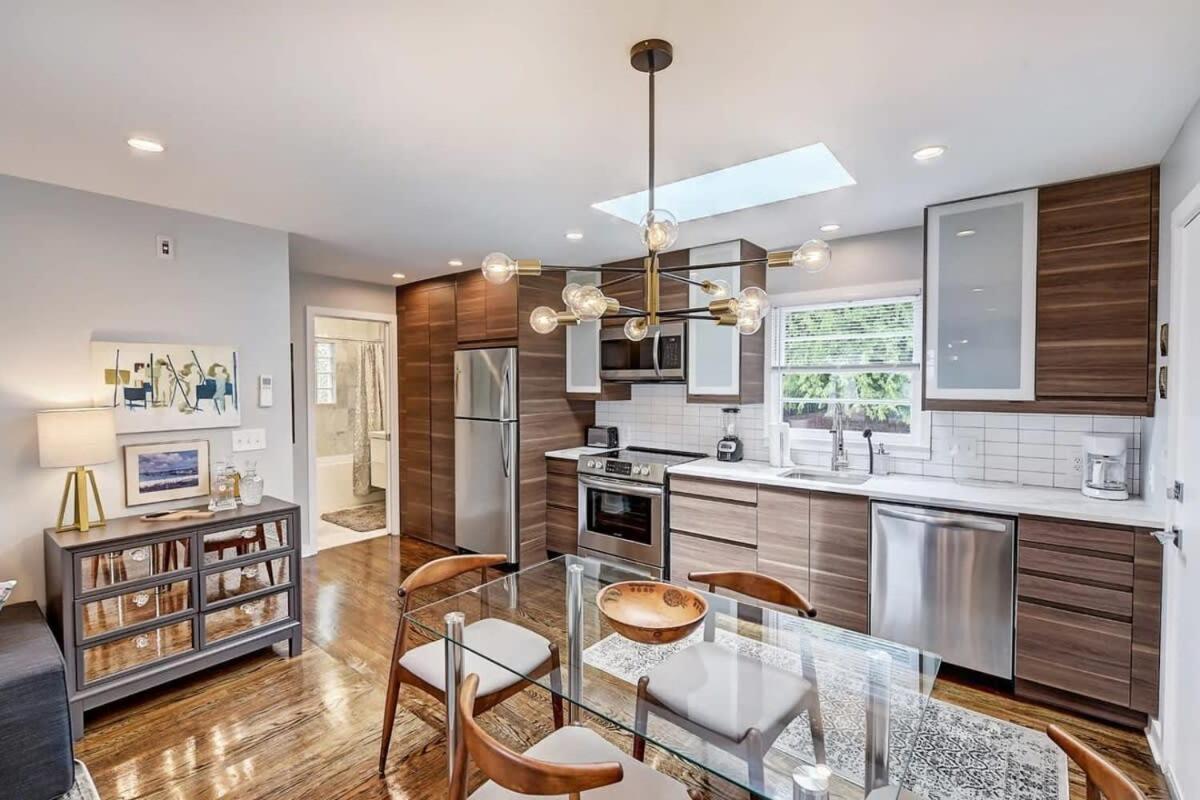 Relax And Recharge In Myers Park Holiday home