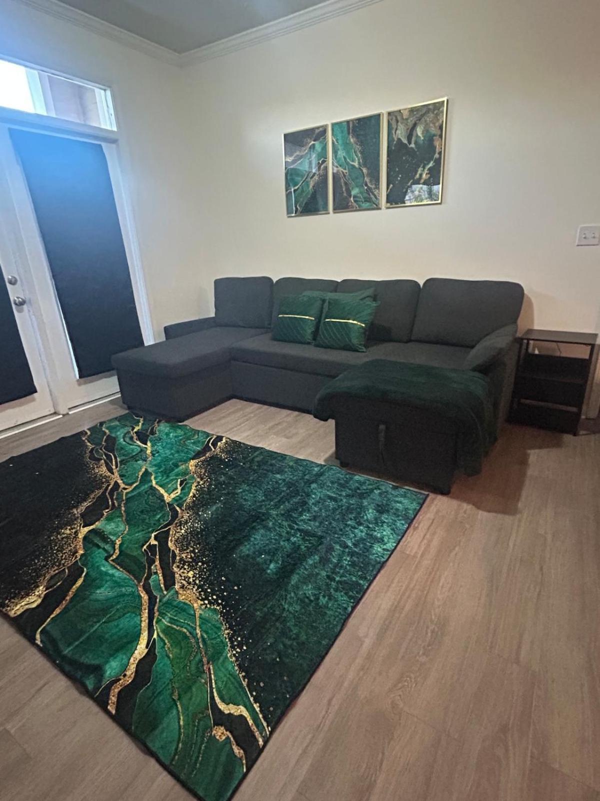 Spacious 2 Bedroom With 4 Beds And Free Parking Apartment Charlotte