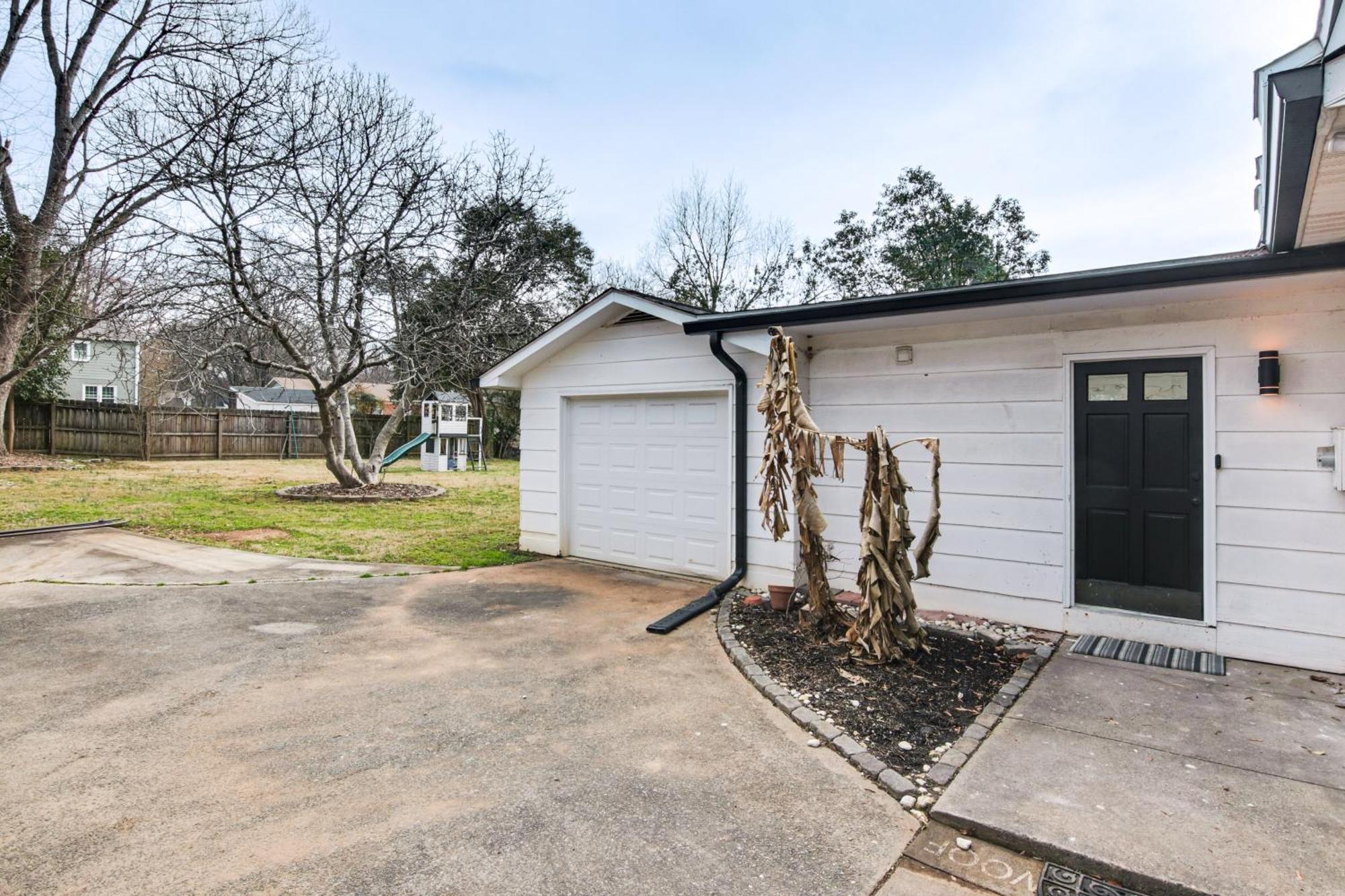 6 Mi To Spectrum Center Spacious Getaway With Deck Charlotte