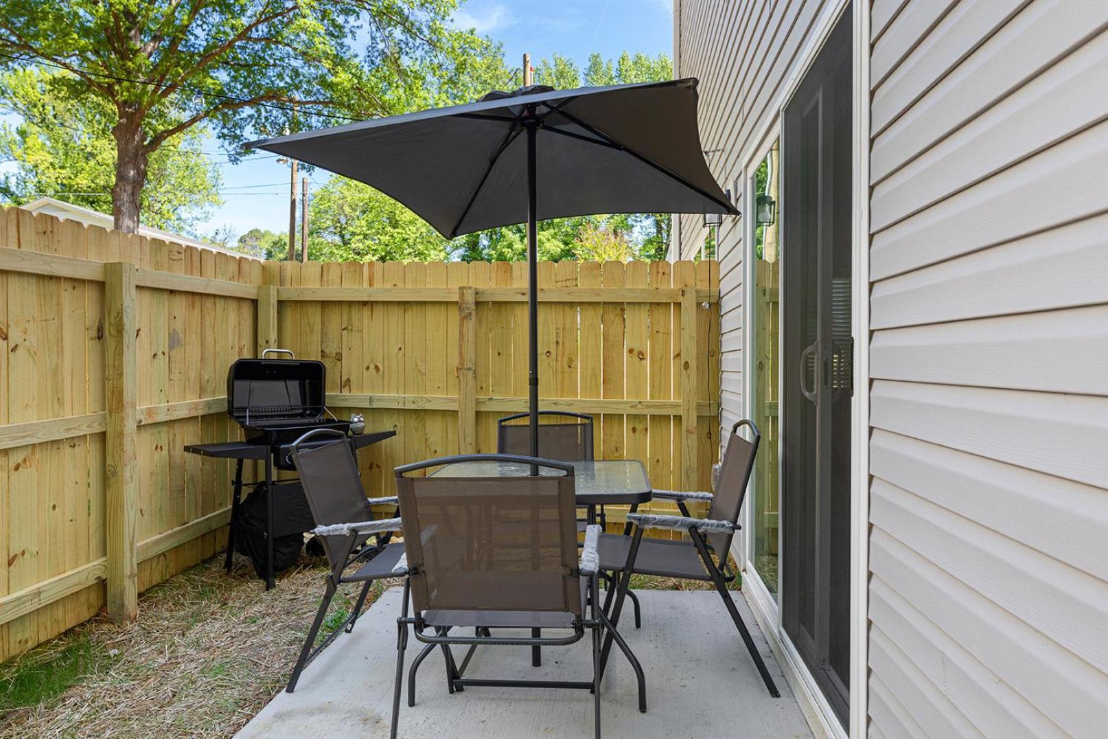 Fresh & Comfy Near Uptown With Hottub & Private Yard