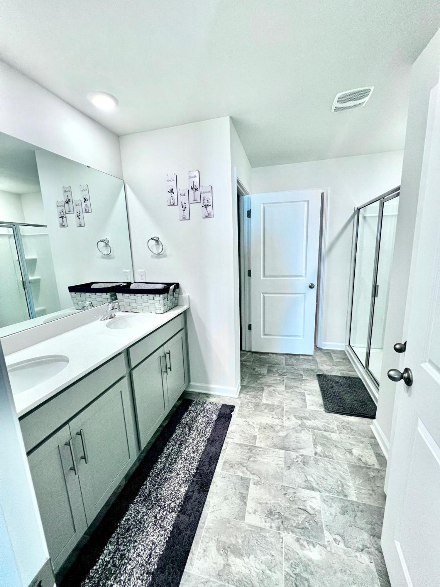 Spacious 4-bedroom House,6beds With Office Space Holiday home *