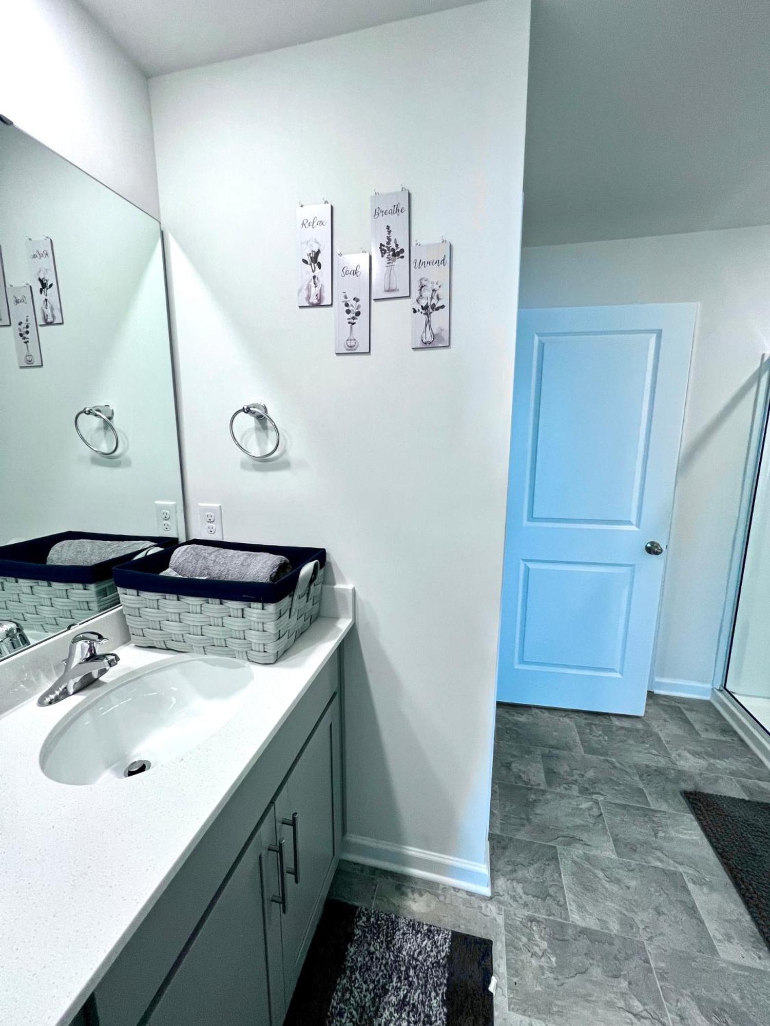 Spacious 4-bedroom House,6beds With Office Space * Charlotte