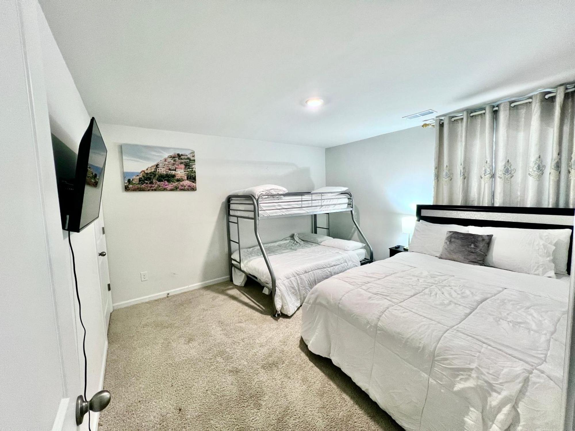 Spacious 4-bedroom House,6beds With Office Space *