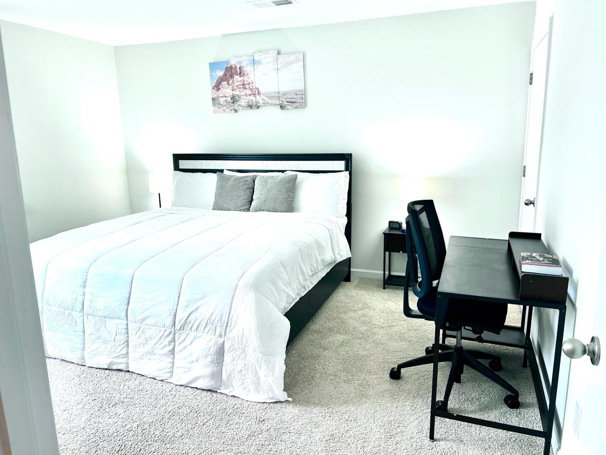 Holiday home Spacious 4-bedroom House,6beds With Office Space