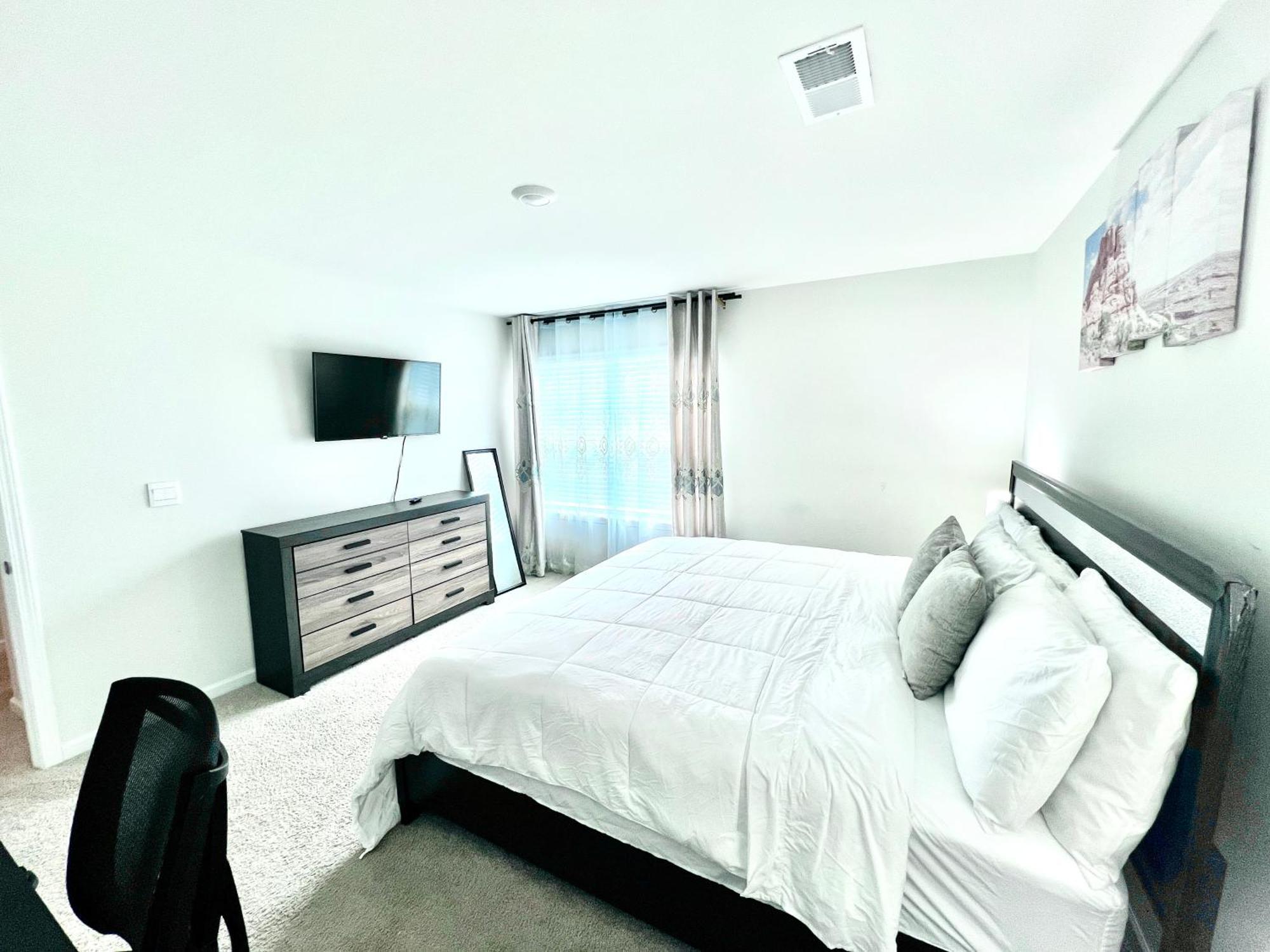 Spacious 4-bedroom House,6beds With Office Space Holiday home