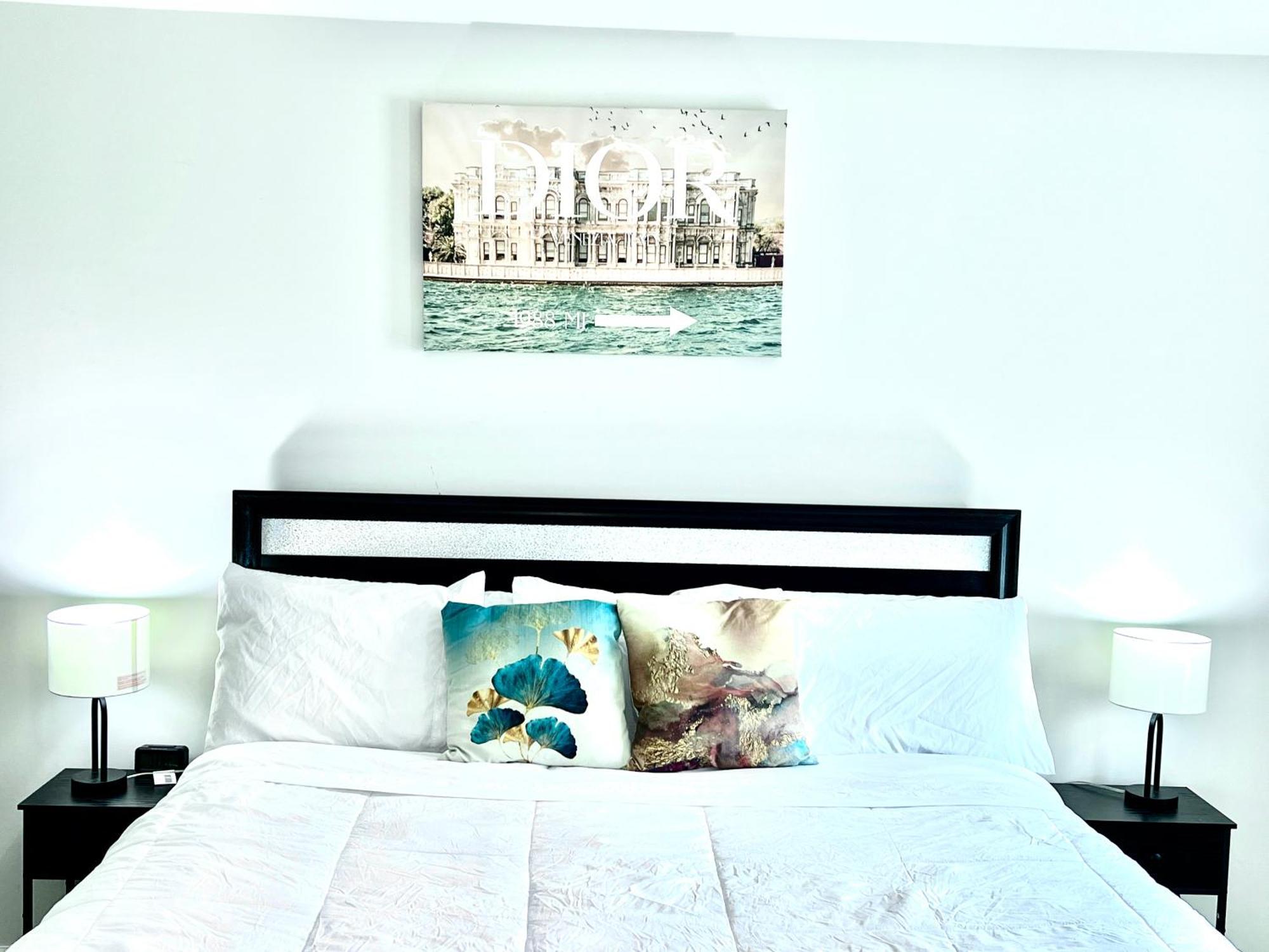 Holiday home Spacious 4-bedroom House,6beds With Office Space Charlotte