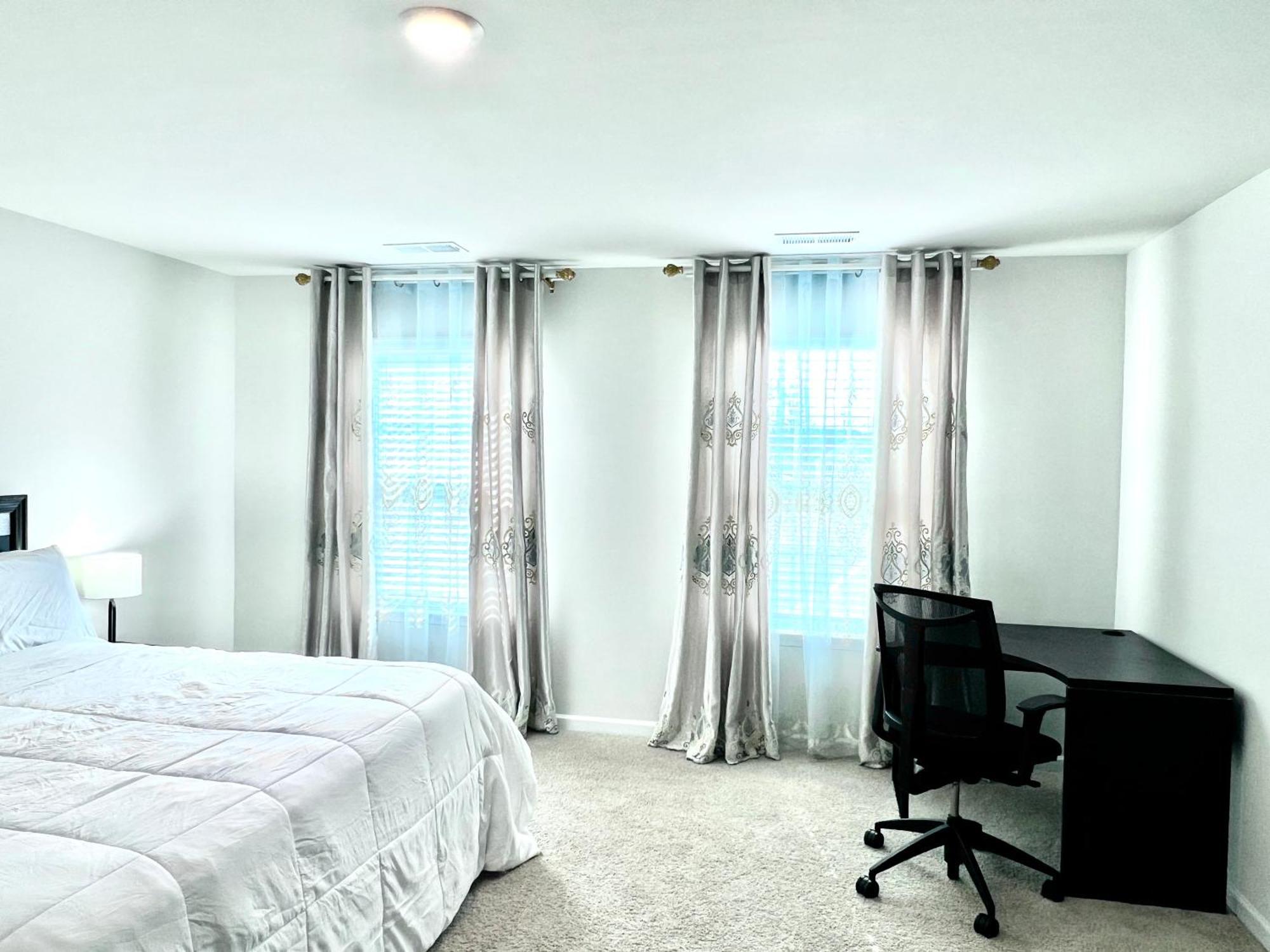 Holiday home Spacious 4-bedroom House,6beds With Office Space *