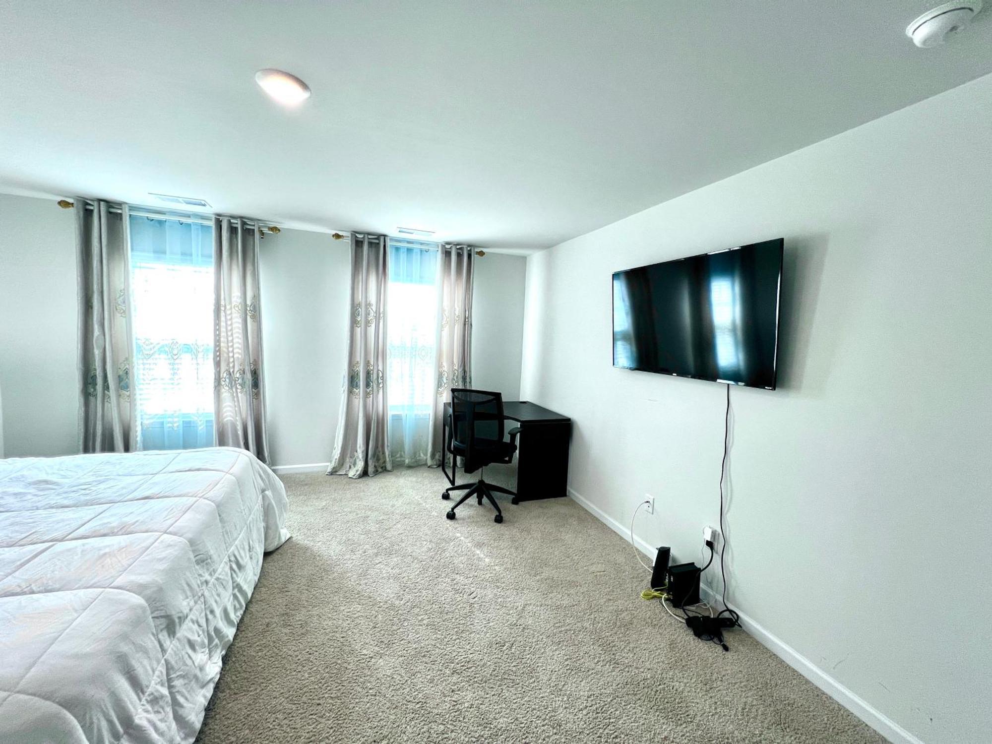 Spacious 4-bedroom House,6beds With Office Space